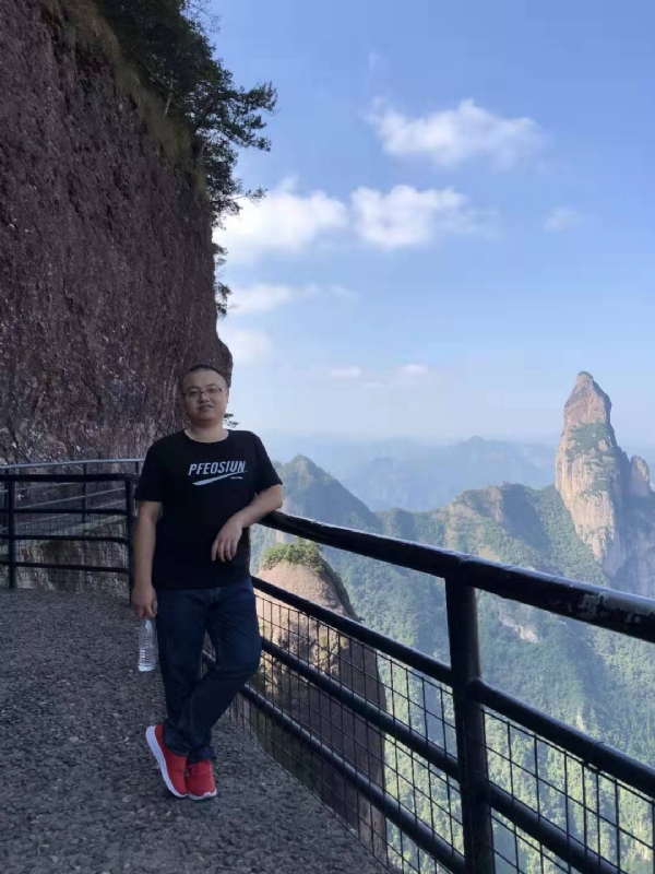 不杵于物的第一张照片--马尾闪婚服务中心